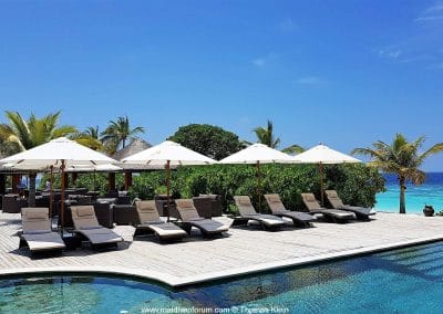 Kudafushi Liegedeck am Pool