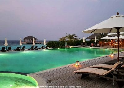 Kudafushi Liegedeck am Pool