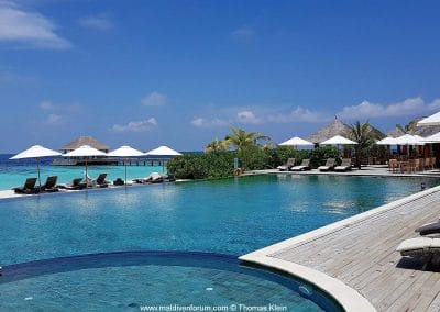 Kudafushi Liegedeck am Pool